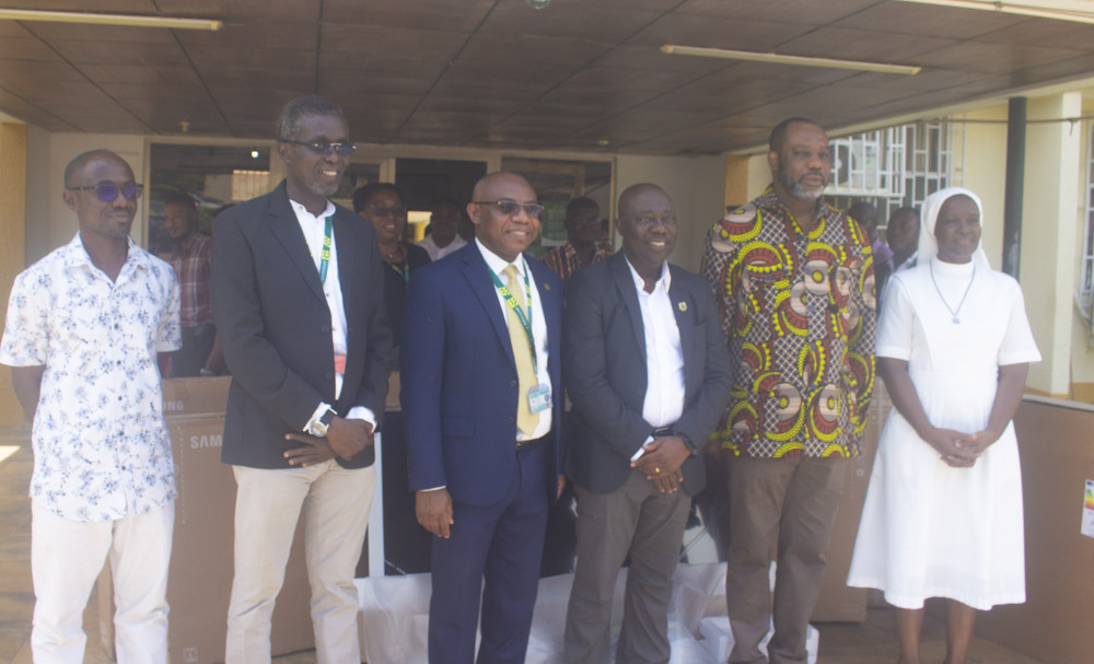 Dr. Matthew Opoku-Prempeh and some senior members of KNUST