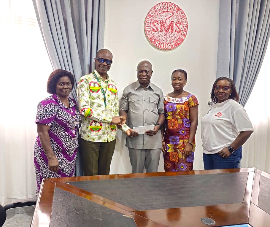 SMS Alumnus Supports Students with Donations Worth Over $3,000