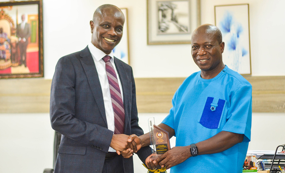 SMS Alumnus Dr. Ernest K.P. Kwarko Visits Dean After Winning Distinguished Award